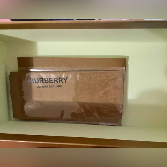 Burberry Eyeglass Case w Box            NWT - Picture 4 of 5